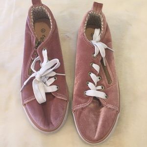 Women’s Twisted soft material sneakers